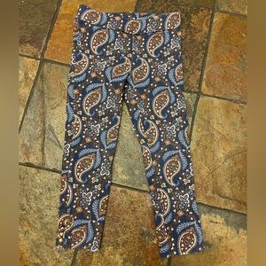 Girls paisley legging with gold button accent